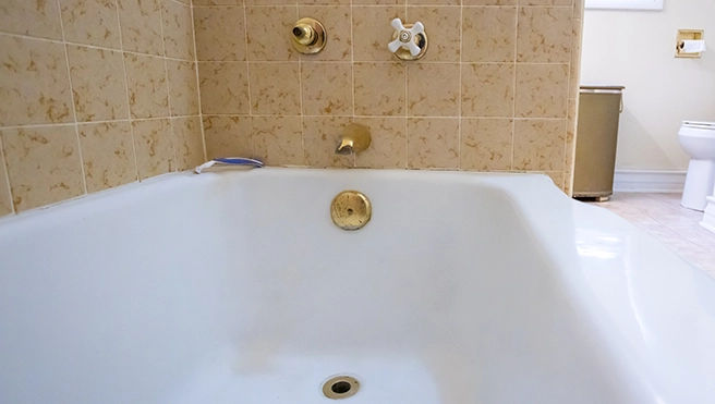 A picture of a newly installed bathtub.