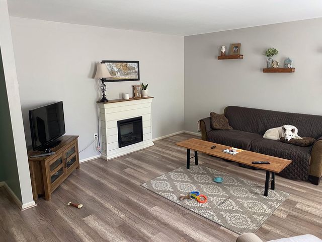 Living room with sofa, fireplace and laminate flooring