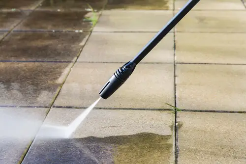 Cleaning concrete with power washer