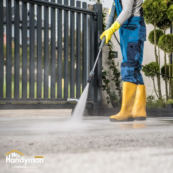 Pressire washing driveway