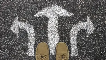 Shoes standing above three arrows pointing, left, centre, right.
