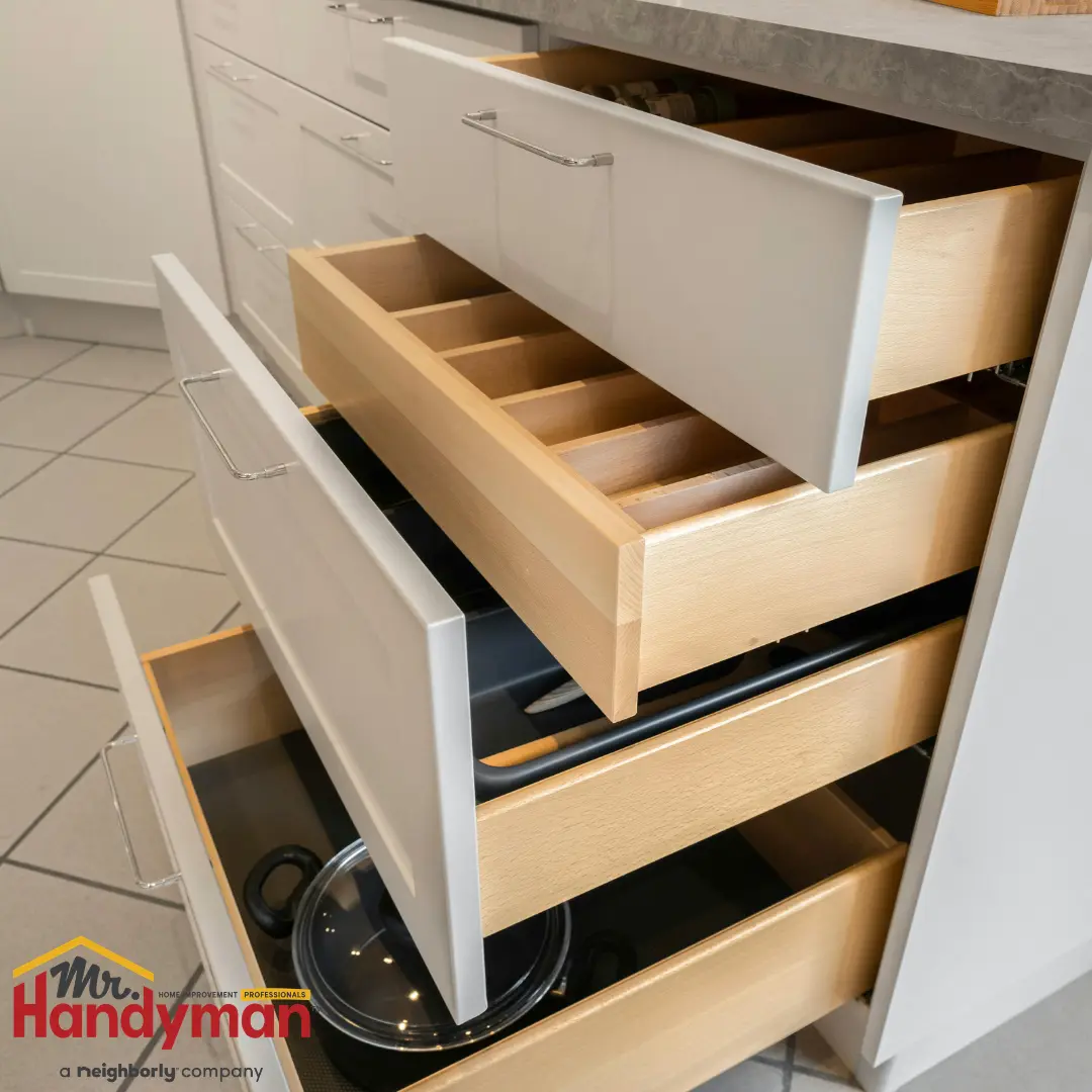 Kitchen cabinet